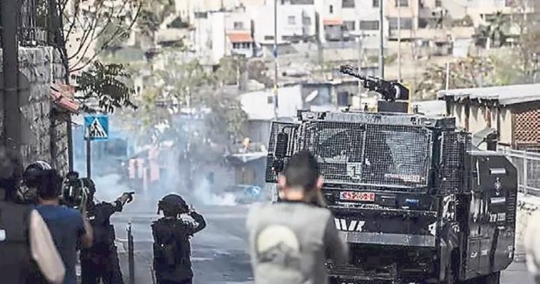 Cuma namazına Mescid-i Aksa’da alçak saldırı