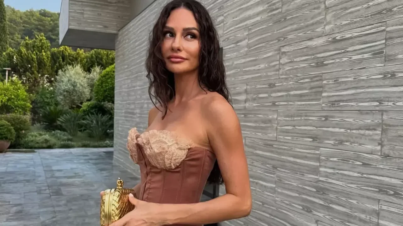Sosyal medya bunu konuşuyor! Yasemin Ergene, Seda Sayan'ı arabasında taşıyor