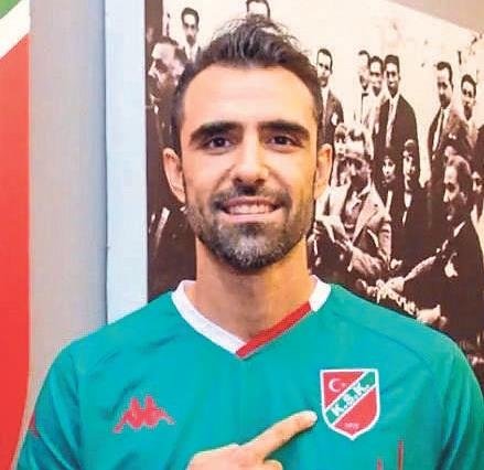 KSK’de bayrak krizi