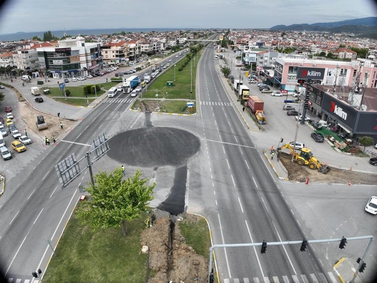 Yazın 2 milyon nüfusu buluyor! Edremit’te trafiği rahatlatan yapılar