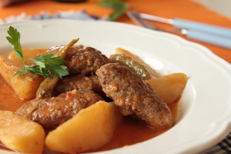 İzmir köfte nasıl yapılır? İzmir köfte malzemeleri ve tarifi...