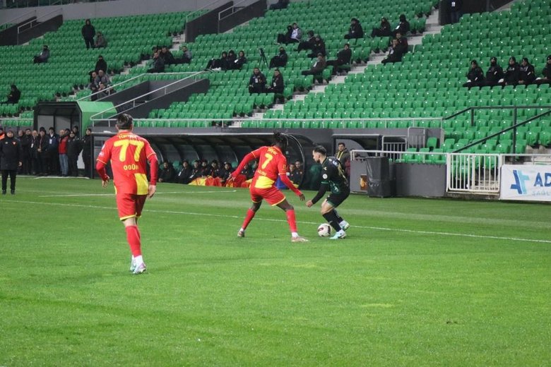 Son dakika... Göztepe deplasmanda Sakaryaspor’u 2-1 mağlup etti