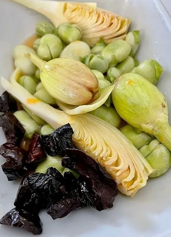 dunya-liderlerine-egeden-ozel-ikram-izmirin-tescilli-lezzeti-nato-zirvesinde-sahne-aldi-1783505251566.jpeg