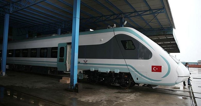 Bakan Karaismailoğlu’ndan milli elektrikli tren açıklaması
