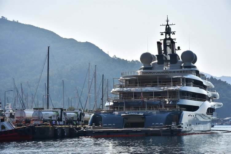 Muğla Marmaris’teki lüks yat ’Flying Fox’un deposu bir servete doluyor