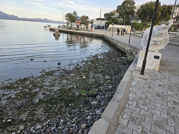 Muğla’da korkutan görüntü! Datça’daki Kumluk Plajı’nda deniz suyu çekildi