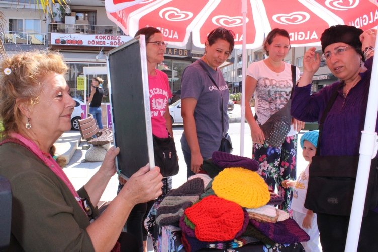 Ünlü oyuncu Fatma Belgen pazarda bere satıyor