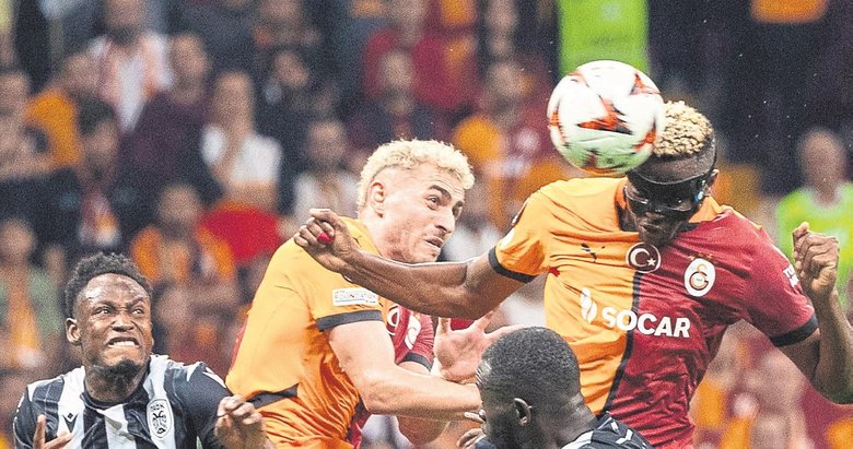 Victor Osimhen derbide sahada