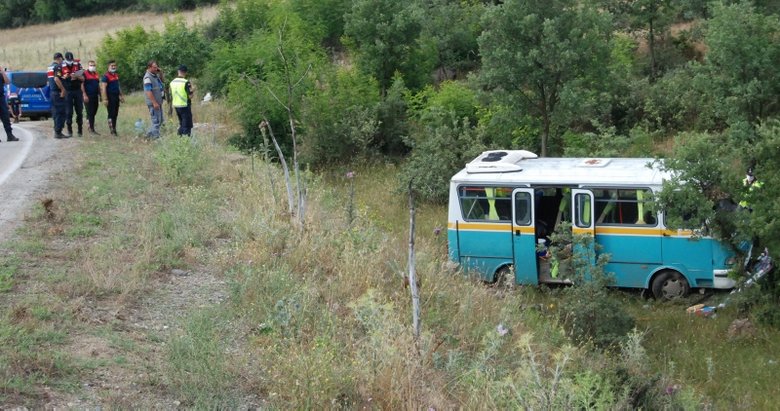 Çanakkale’de korkunç kaza!  Minibüs şarampole uçtu, 13 kişi yaralandı