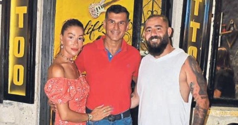 İsmini dövme yaptırdı