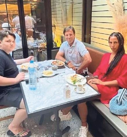 Ülkeye döner dönmez sevgilisine koştu