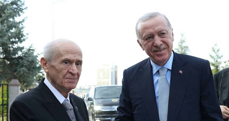 Başkan Erdoğan, Bahçeli’yi konutunda ziyaret etti.