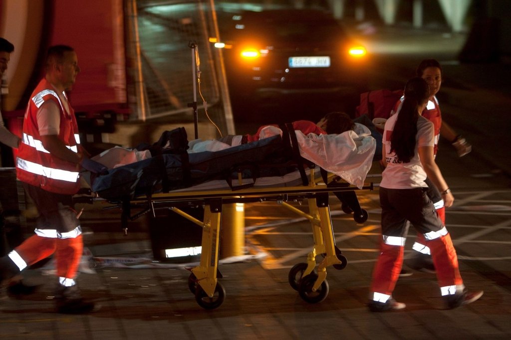 Rap sanatçısı ’Zıplayın’ dedi İspanya’da ahşap kaldırım çöktü: 316 yaralı