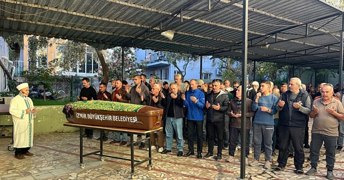 İzmir'de 30 kedisiyle ölen kadın defnedildi!