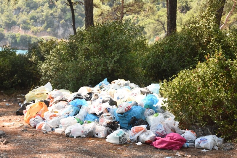 Muğla’da tatilciler gitti, çöpleri kaldı