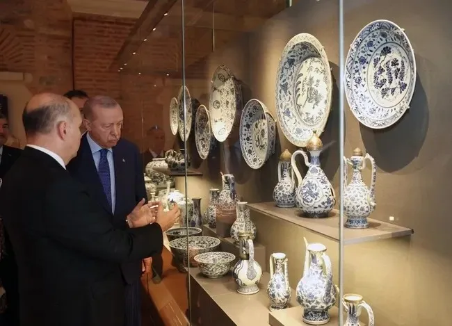 baskan-erdogan-darphane-i-amire-muzelerini-gezdi-1792854406174.jpeg