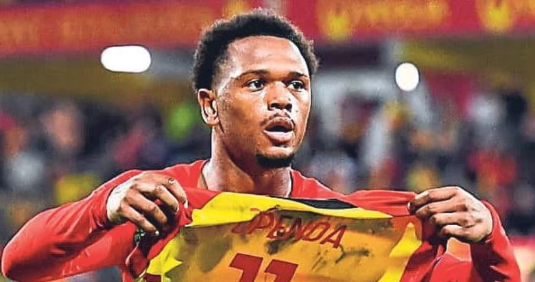 Luis Openda’dan tarihi hat-trick