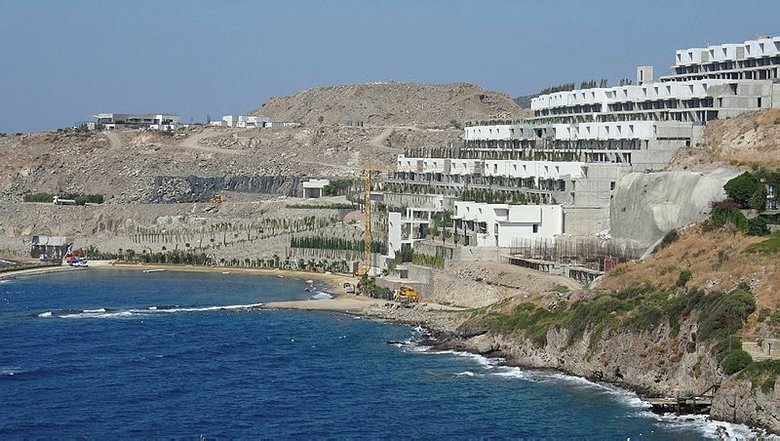 Bodrum’daki projenin kaçak bölümlerinde yıkım başladı