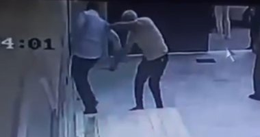 Camide uyuşturucu kullanan şahıs müezzini bıçakladı