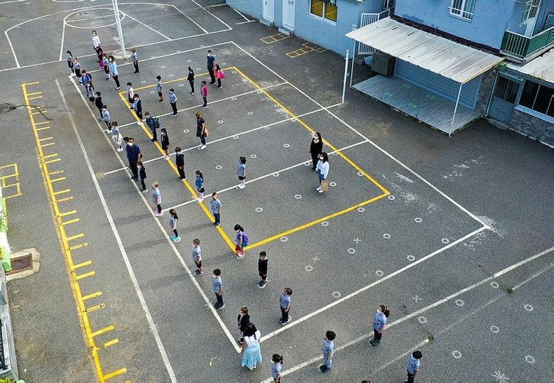 Aylar sonra kavuştular! İzmir’de ilkokul öğrencilerinin yüz yüze eğitim heyecanı