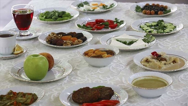 Ramazan’da nasıl beslenmeli? Uzmanından öneriler