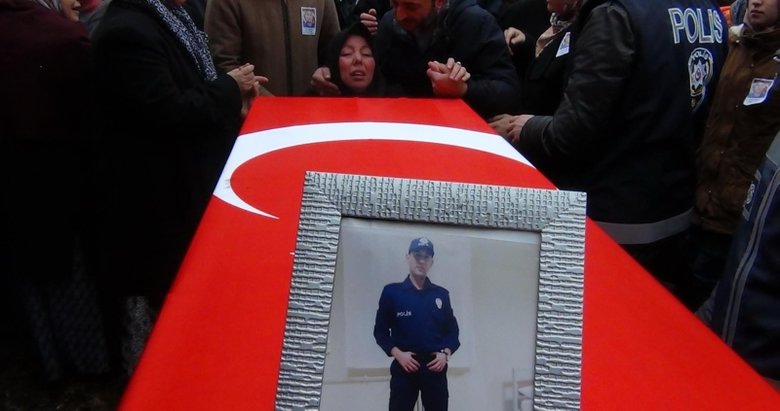 Kazada ölen polis memuru Uğur Sarıkaya, toprağa verildi