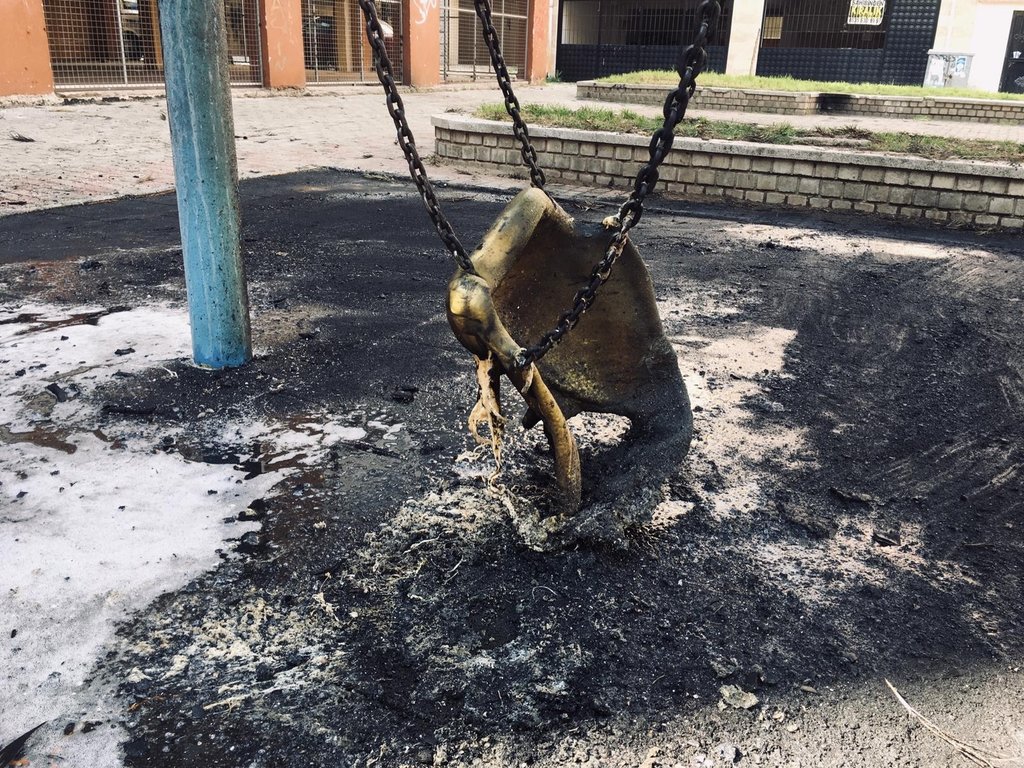 Aydın’da çocuk parkını ateşe verdiler!