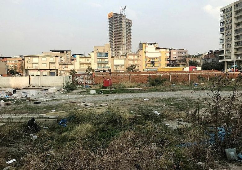 Izmir De Yediemin Deposundaki Araclarin Calindigi Iddiasi Izmir Haberleri