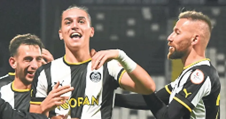 Manisa gurbette Mardin önünde