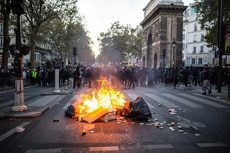 avrupada-sokaklar-alev-alev-protestolar-5-ulkeye-yayildi-1792391190558.jpeg