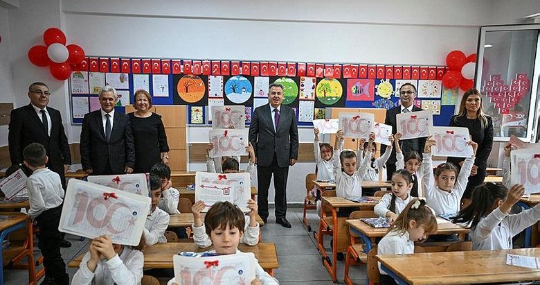 İzmir’de miniklerin karne heyecanı! Yarıyıl tatili başladı