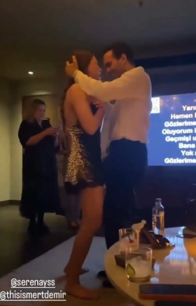 aska-geldiler-serenay-sarikaya-ve-mert-demirden-olay-dans-sovu-1778229445326.png