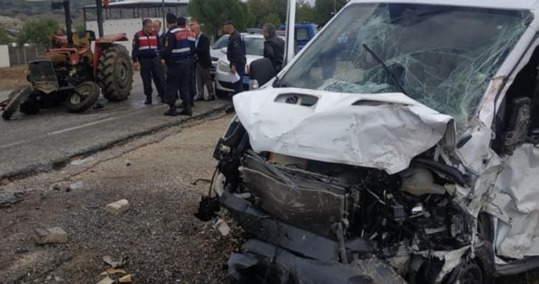 Izmir Menderes Te Feci Kaza Olu Ve Yaralilar Var