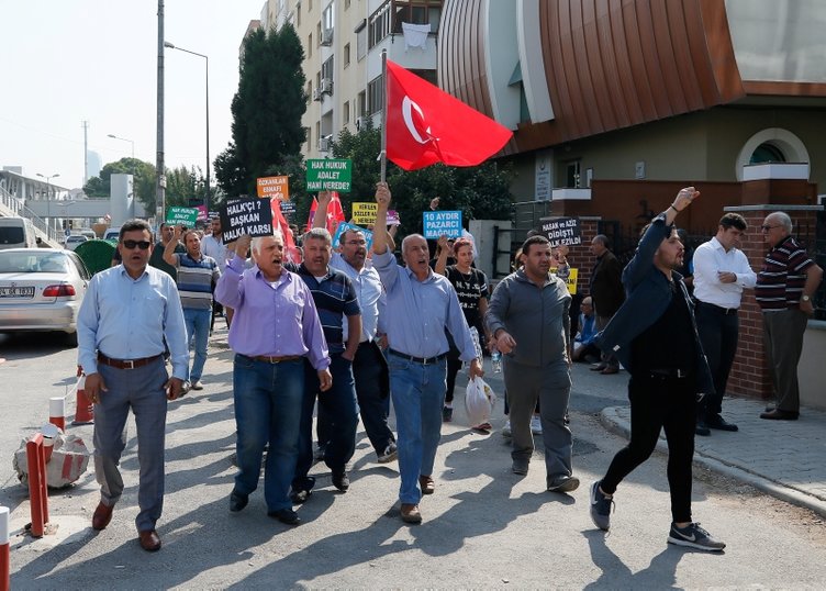 İzmir’de pazarcı esnafından belediyeye tepki