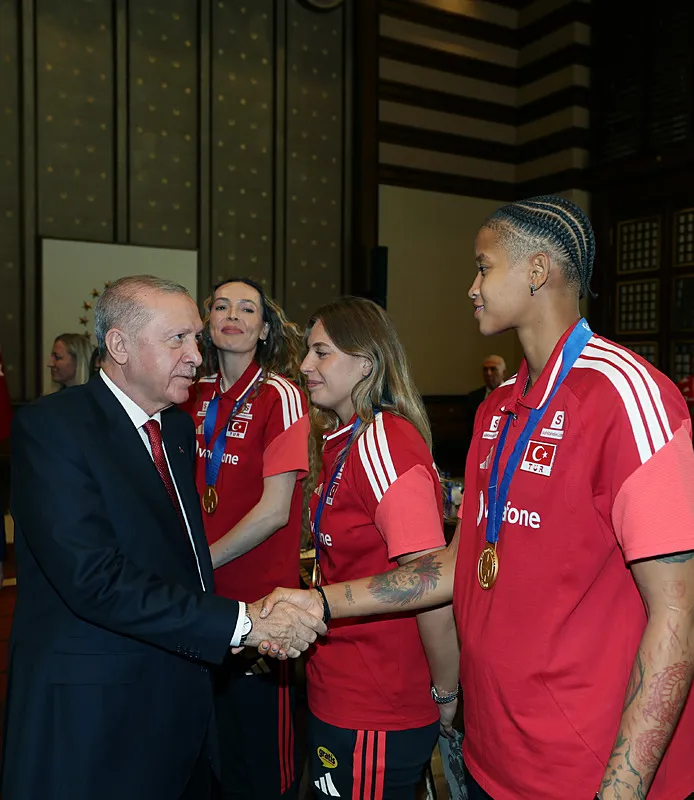 Başkan Erdoğan, A Milli Kadın Voleybol Takımı’nı kabul etti