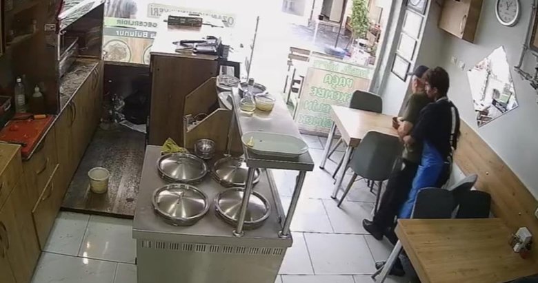 Boğazına yemek kaçan müşteriyi sosyal medyadan gördüğü ’Heimlich’ manevrasıyla kurtardı