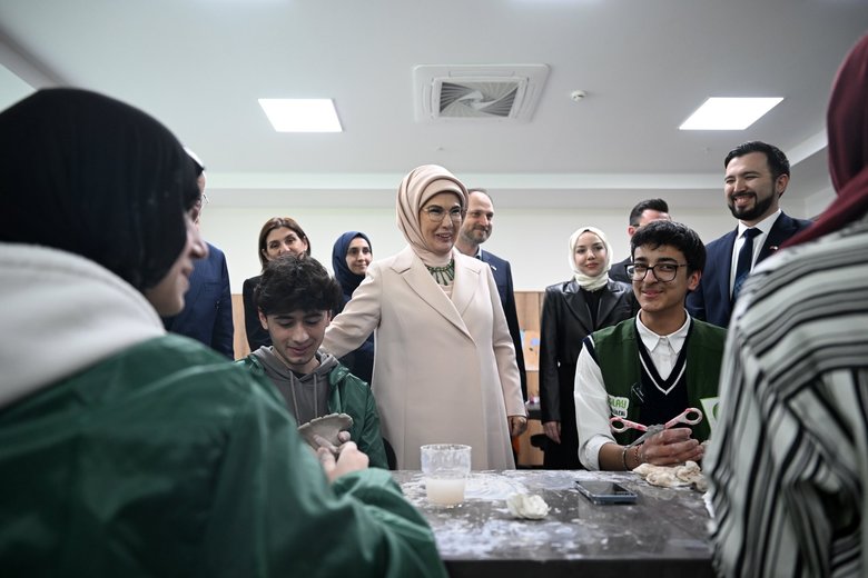 Çocuklarımızı ’dijital dadılar’ın elinden kurtaralım