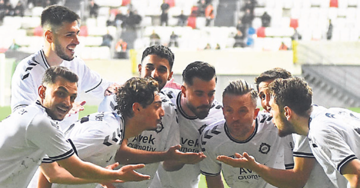 Altay'da 6 isim sınırda