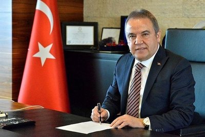 CHP’li başkan Muhittin Böcek, yeğeni Cemil Böcek’i daire başkanı olarak atadı