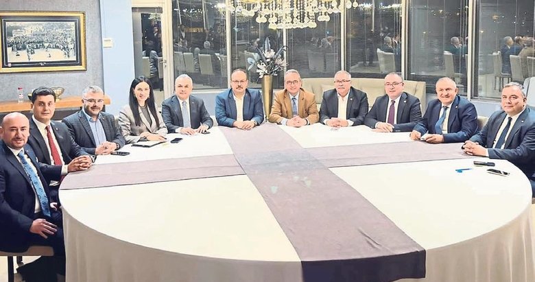 Aydınlı vekillerin iftar buluşması