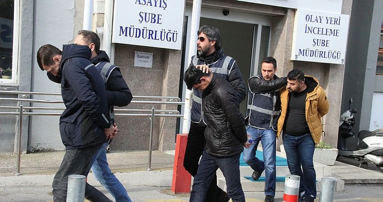 İzmir’deki kuyumcu soygununun ardından yakalanan 4 zanlı adliyeye sevk edildi