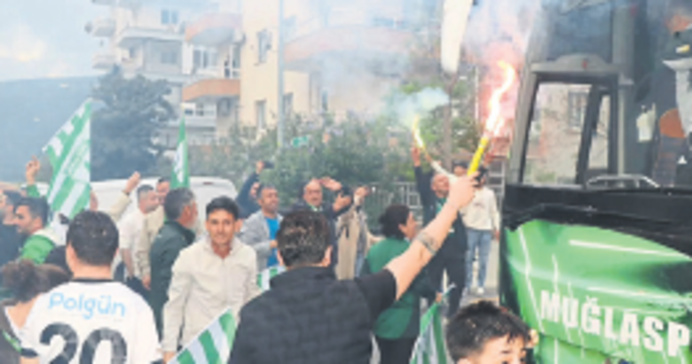 Muğlaspor meşalelerle karşılandı