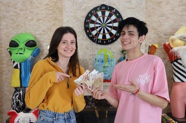 TikToker Yiğit Can Çakmak YiğitResmi: Demet Akalın 7 Bin TL’ye 2 milyonluk reklam yaptırdı!