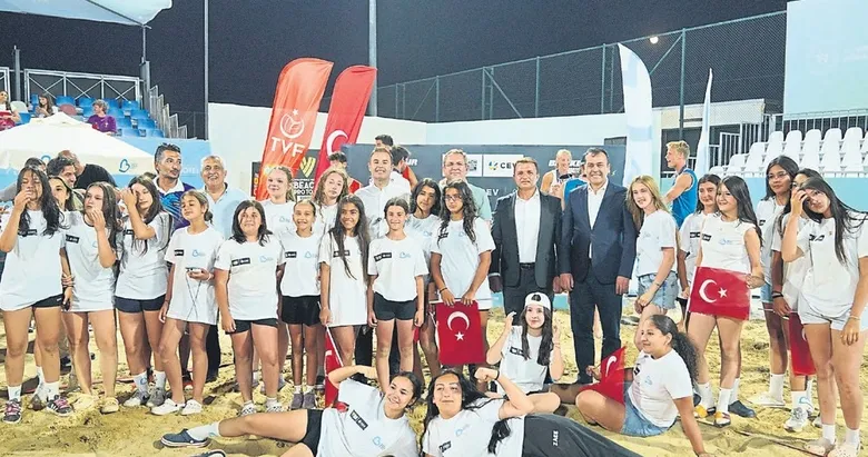 Ayvalık’ta voleybol şöleni