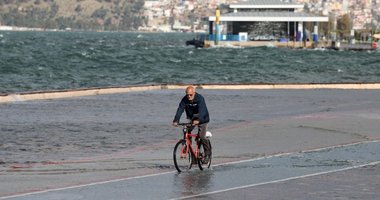 Ege'de fırtına hayatı olumsuz etkiliyor