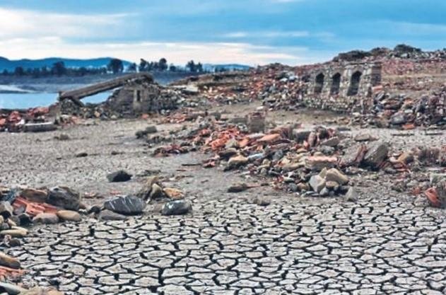 Deniz taştı çatılar uçtu