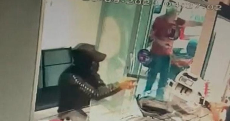 İzmir’de soygun dehşeti! Yarım kilo altını çalıp kuyumcuyu vurdu