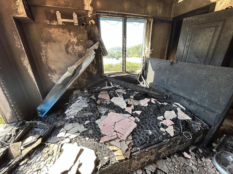 Menderes’te alevler yerleşim yerine ulaştı! Evlerdekilerin yangın paniği kamerada