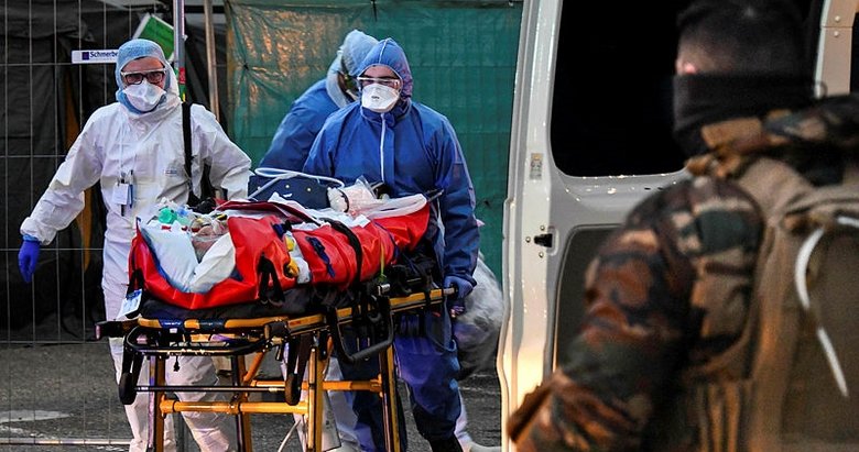 İtalya’da son 24 saatte koronavirüs nedeniyle 525 kişi hayatını kaybetti