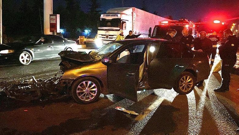 Manisa’da başpehlivan ile 2 kişinin yaralandığı kaza kamerada